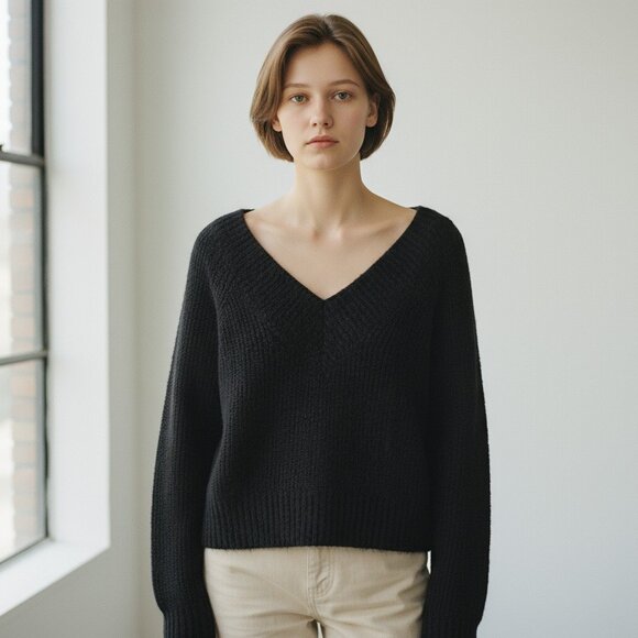 H&M Divided Black V-Neck Sweater – Size M - Picture 3 of 3